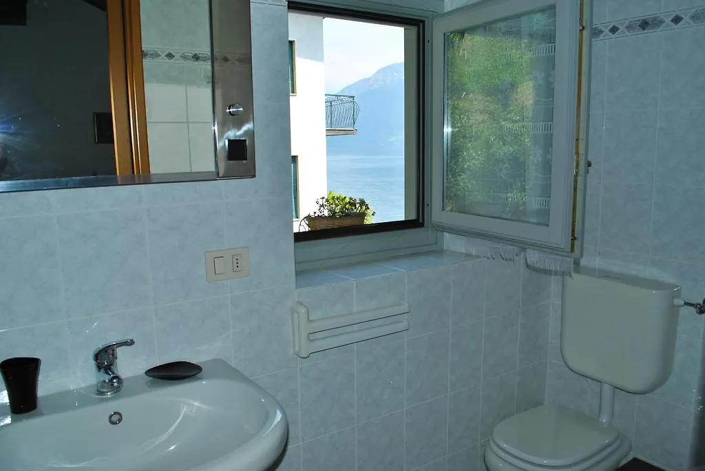 Palm Bay Garden Apartment Sala Comacina Italy