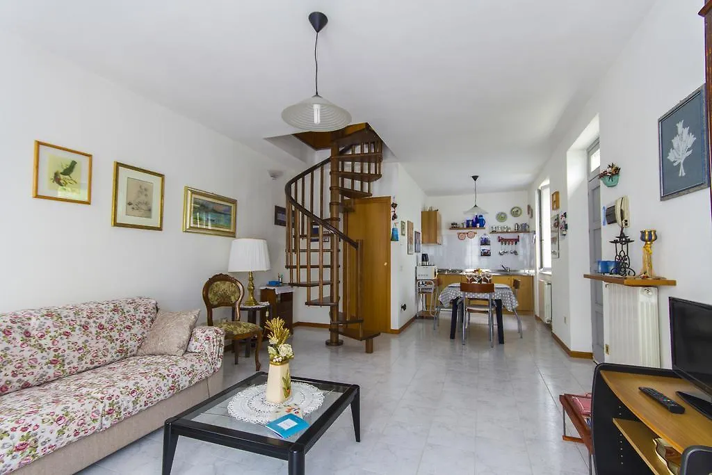 Palm Bay Garden Apartment Sala Comacina Italy