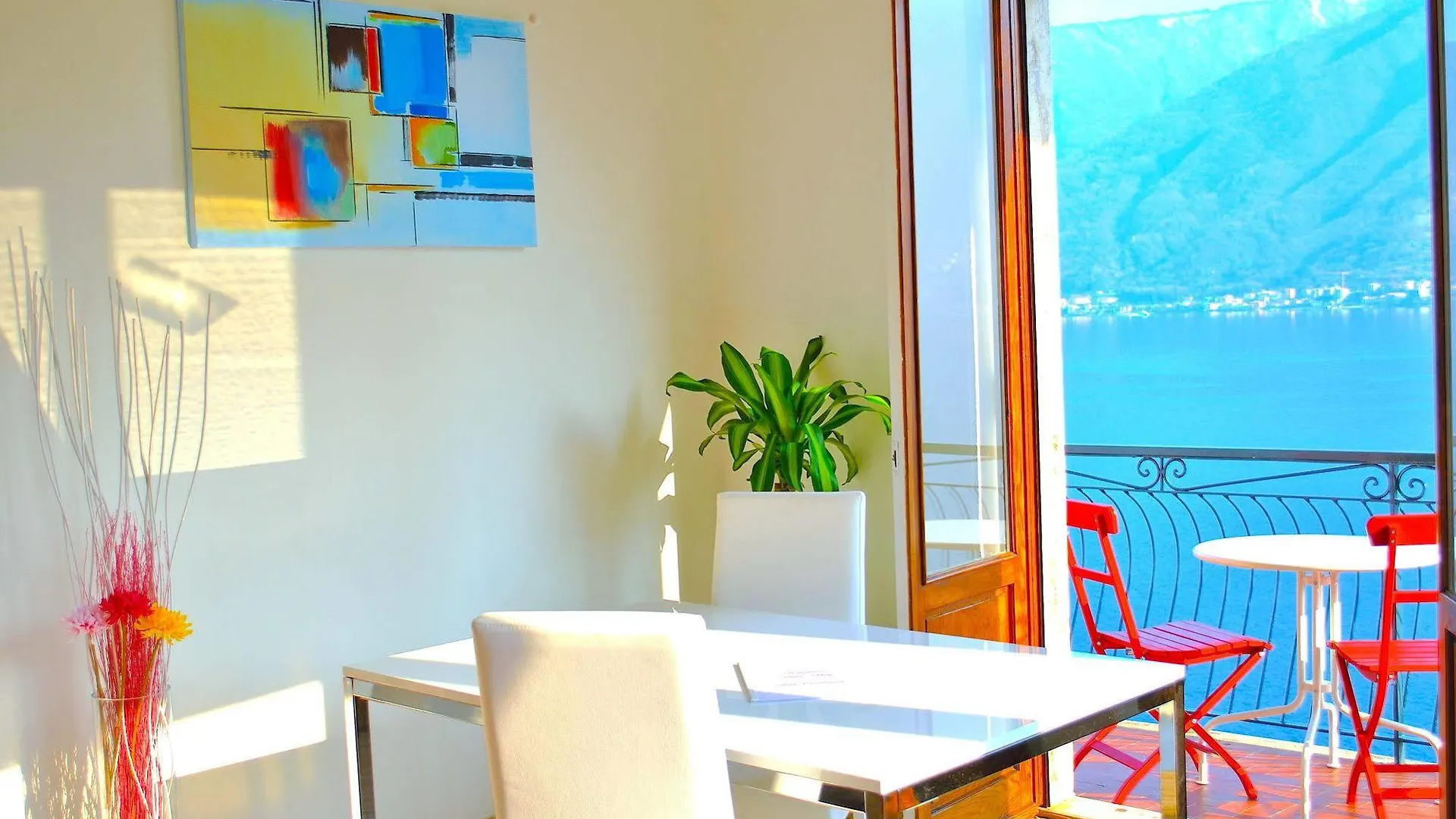 Palm Bay Garden Apartment Sala Comacina 0*,  Italy