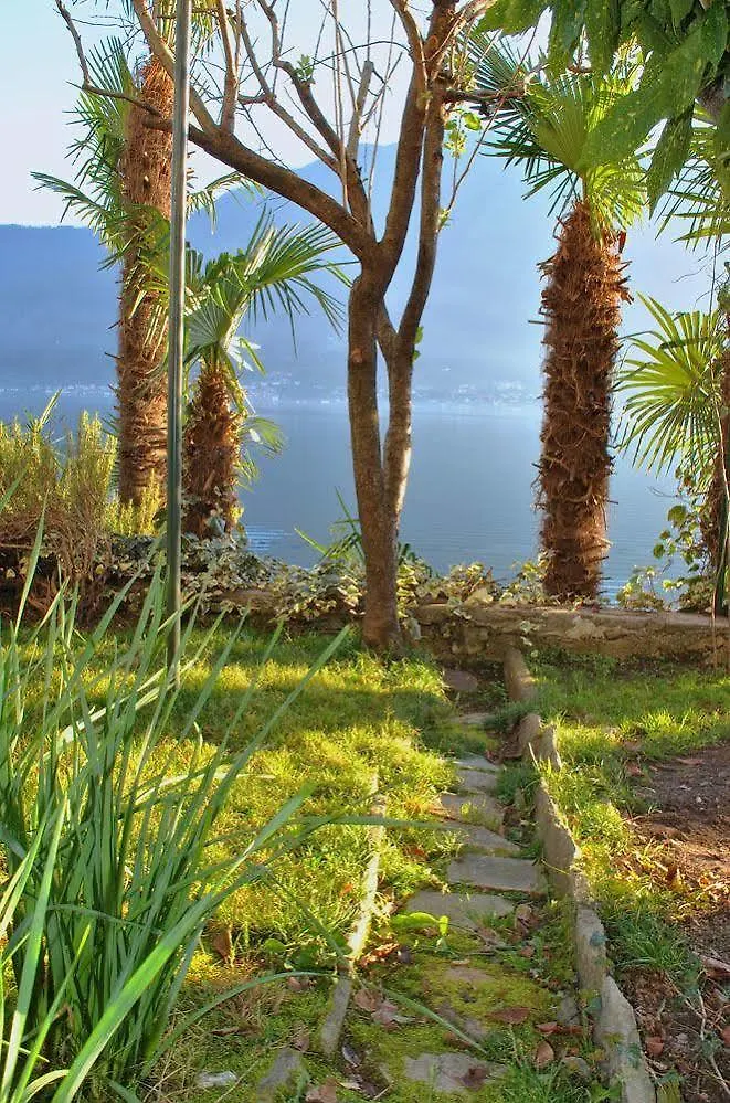 Palm Bay Garden Apartment Sala Comacina
