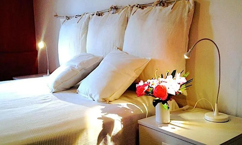 Palm Bay Garden Apartment Sala Comacina 0*,  Italy