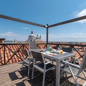 https://poli-grappa-suite.hotelslidodijesolo.com
